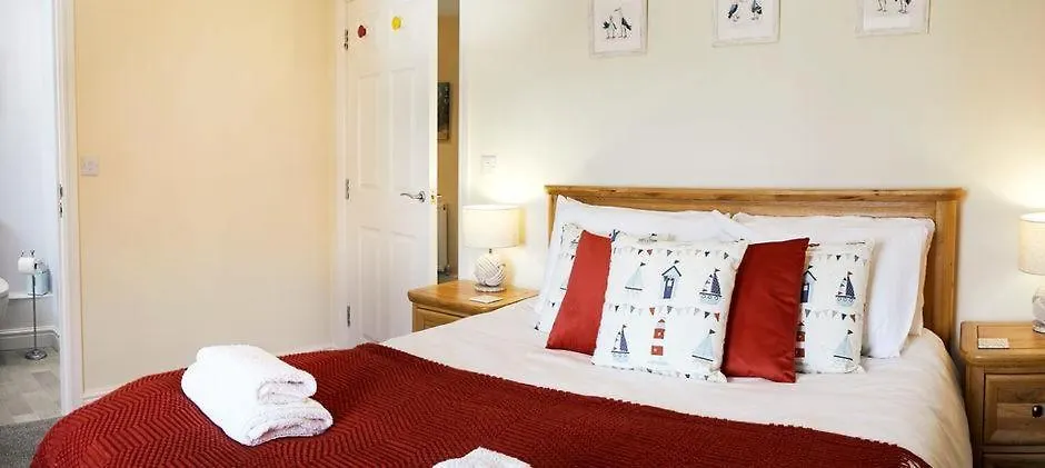 Seaside View Apartment - Sunny Bright Two Bedroom Apartment - Lift Inside Filey 0*,  Wielka Brytania