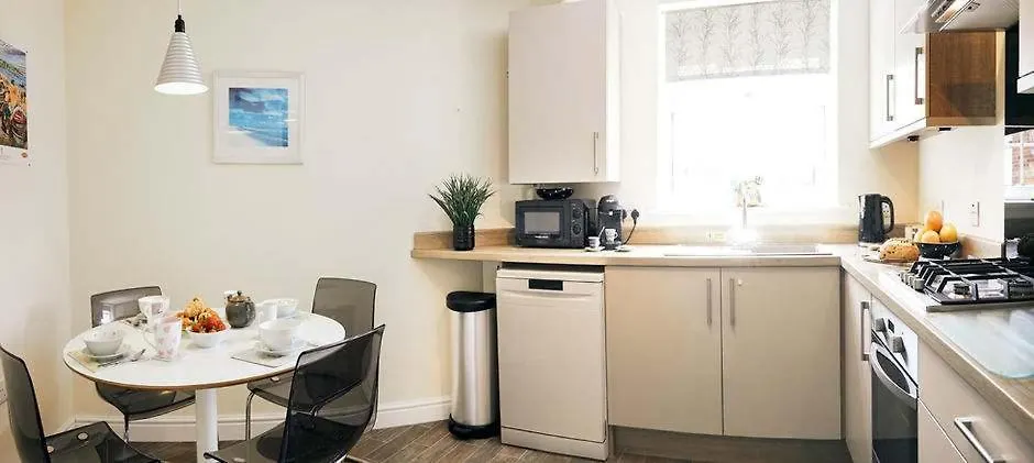 Seaside View Apartment - Sunny Bright Two Bedroom Apartment - Lift Inside Filey Dom wakacyjny