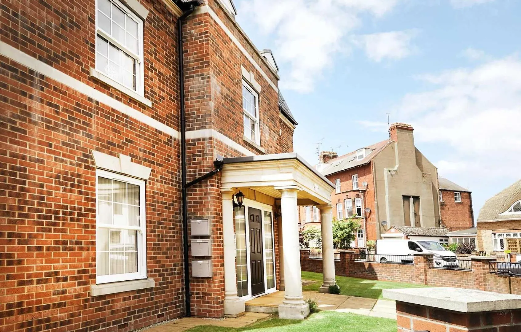 Seaside View Apartment - Sunny Bright Two Bedroom Apartment - Lift Inside Filey